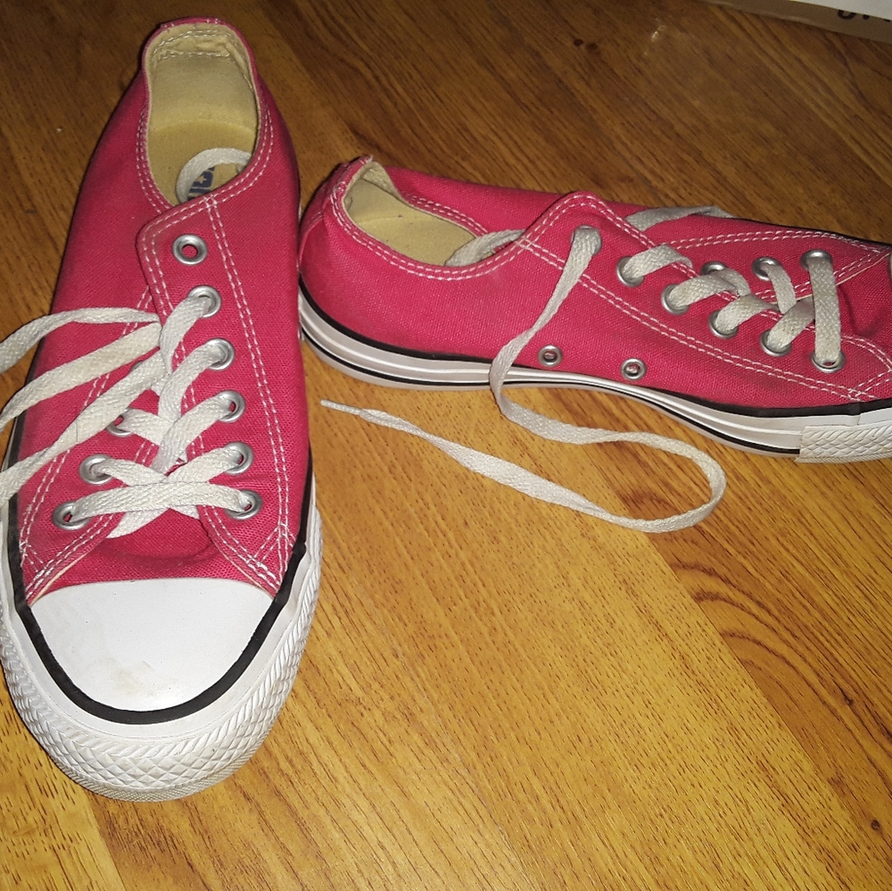 Women Chuck Taylors